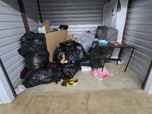 10 x 10 storage unit in Arlington, TX