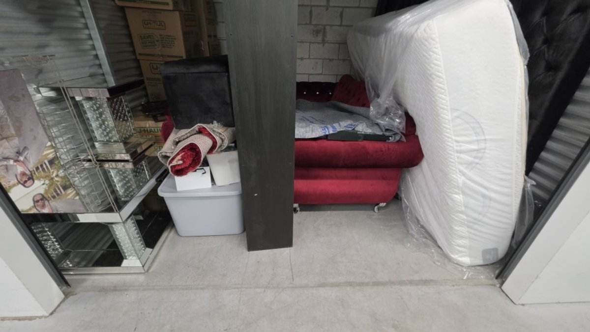 10 x 10 storage unit in Miami Gardens, FL