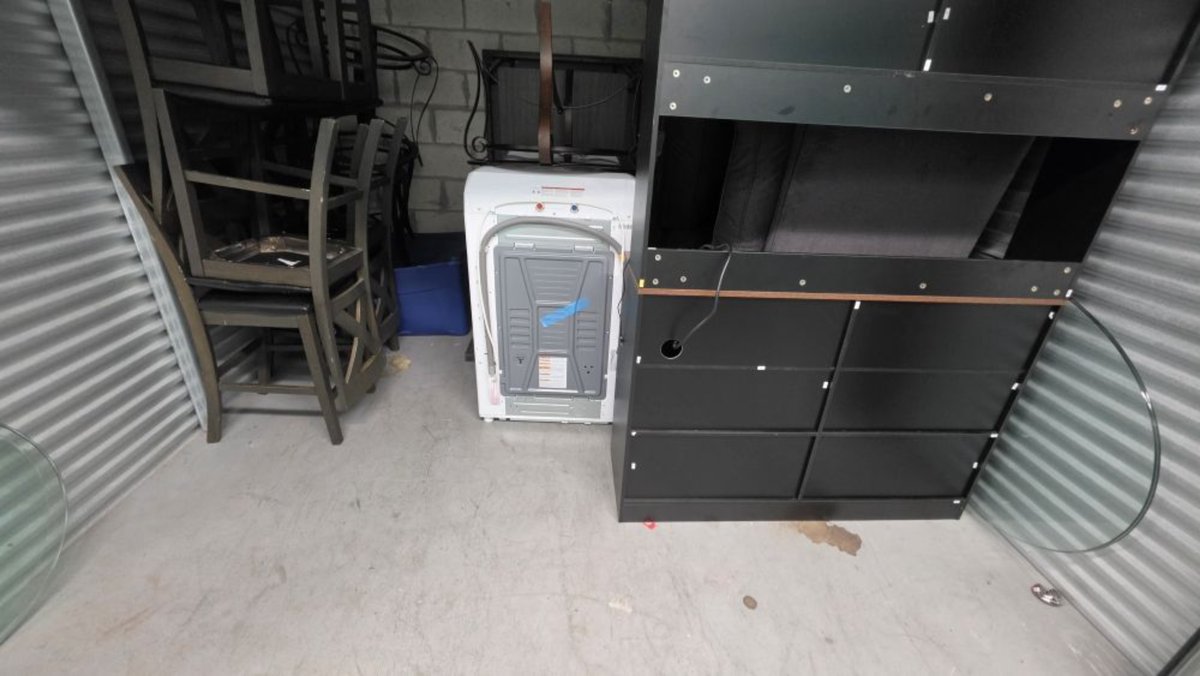 10 x 10 storage unit in Miami Gardens, FL