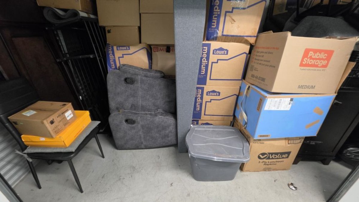 20 x 10 storage unit in Miami Gardens, FL