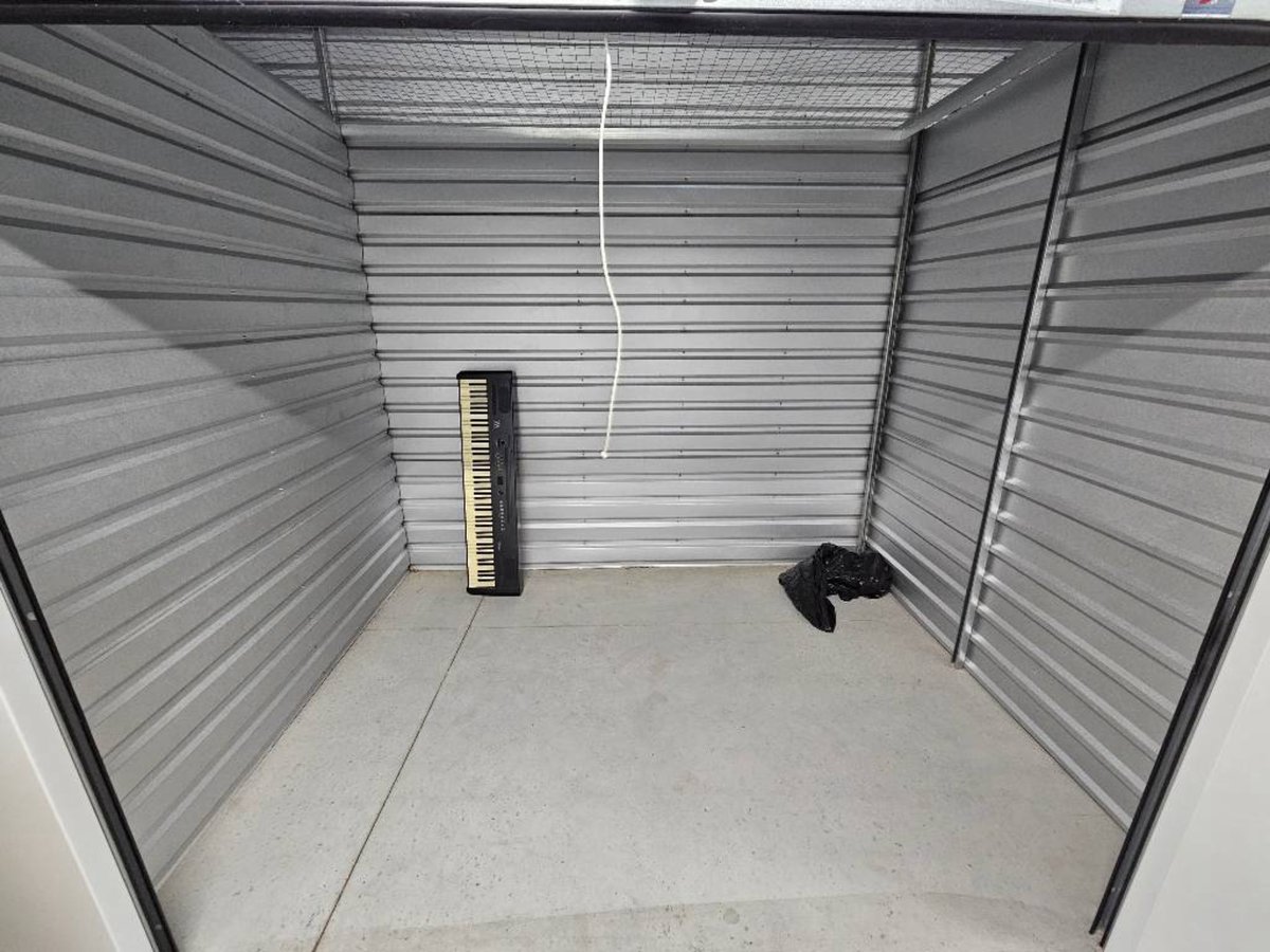 10 x 7 storage unit in Bradenton, FL