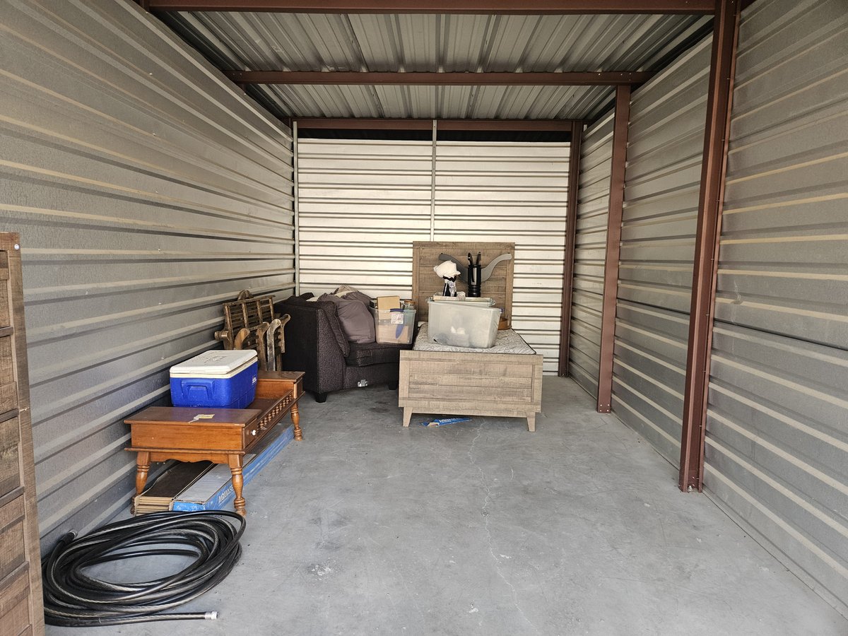 10 x 20 storage unit in Hewitt, TX