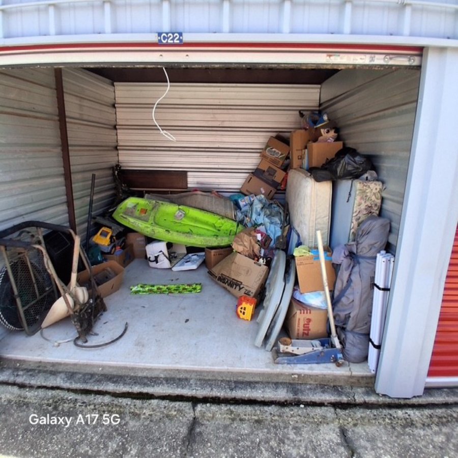10 x 10 storage unit in Livingston, LA