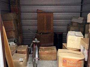 10 x 10 storage unit in Staten Island, NY