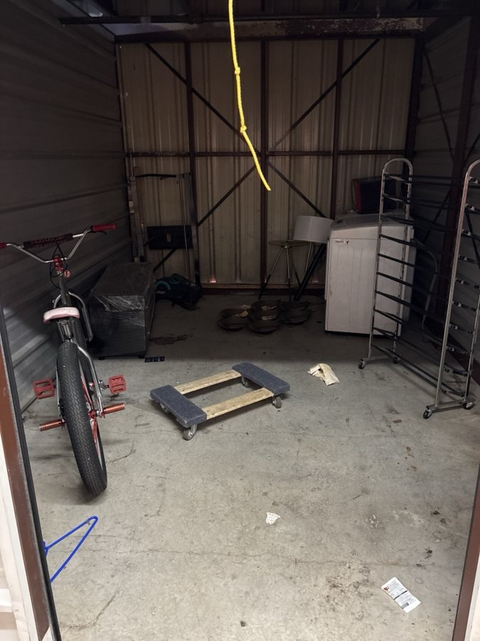 10 x 15 storage unit in Staten Island, NY