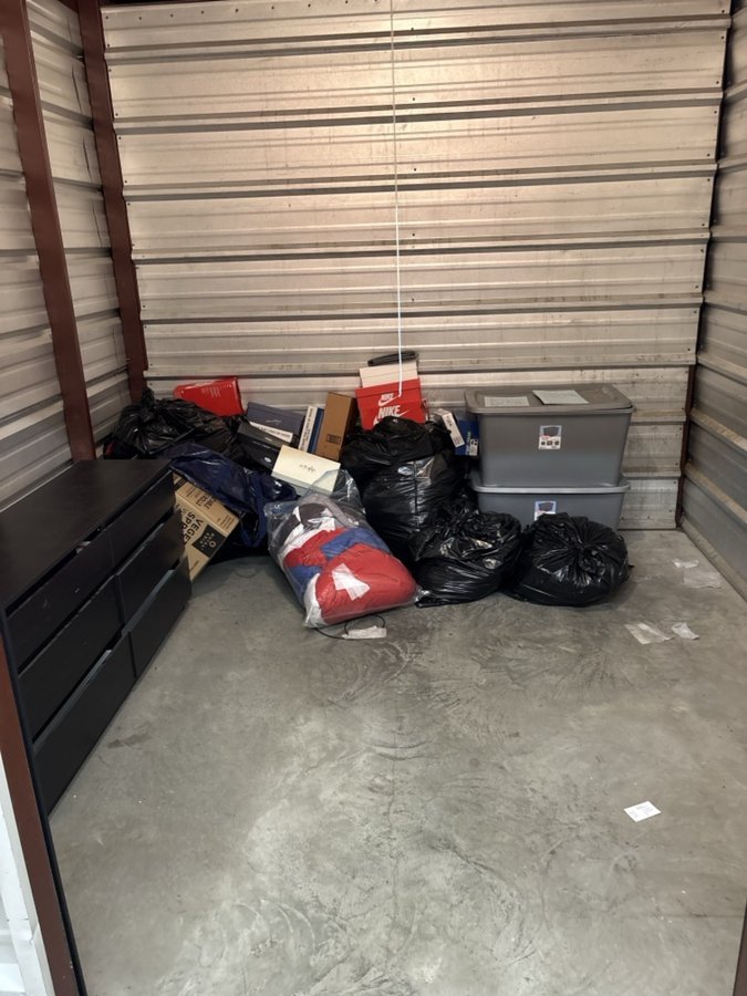 10 x 10 storage unit in Staten Island, NY