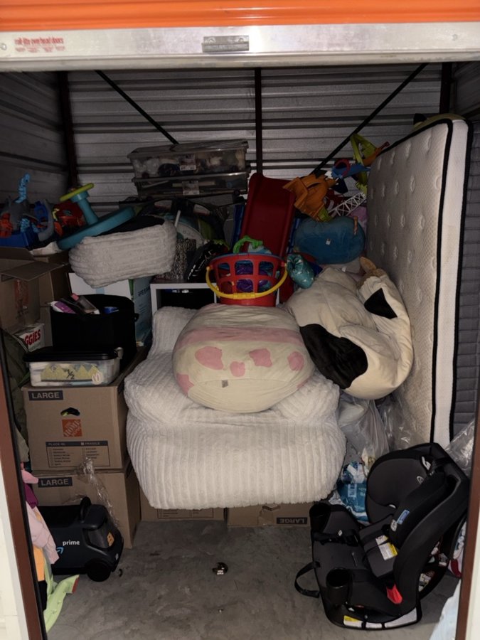 10 x 10 storage unit in Staten Island, NY