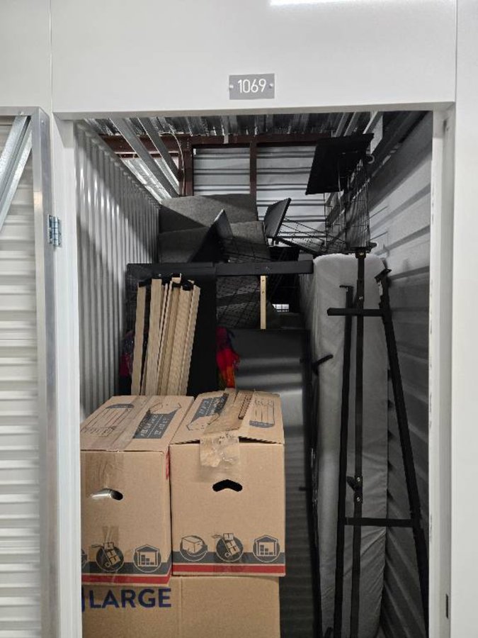 5 x 10 storage unit in Brandon, FL
