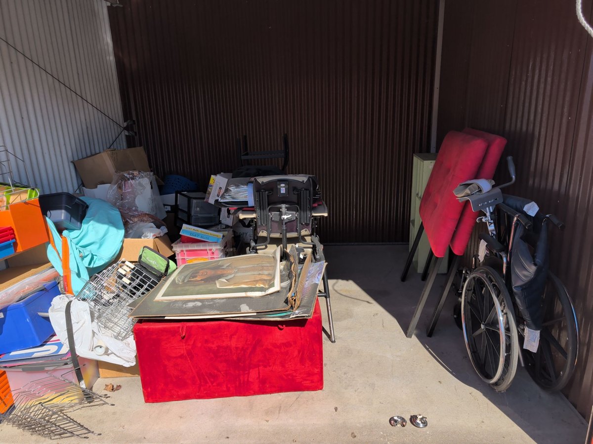 10 x 10 storage unit in Carol Stream, IL