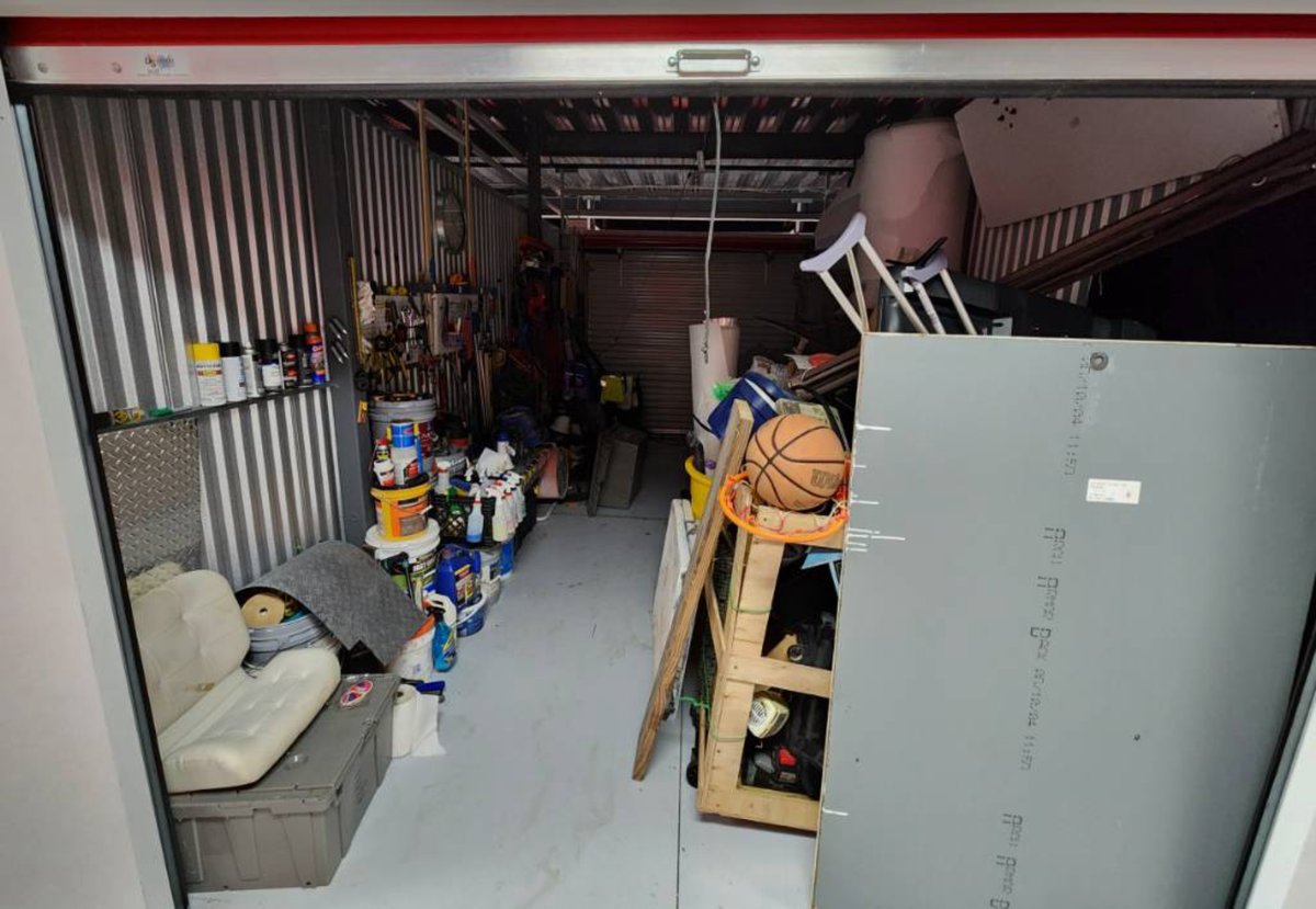 10 x 20 storage unit in Sarasota, FL