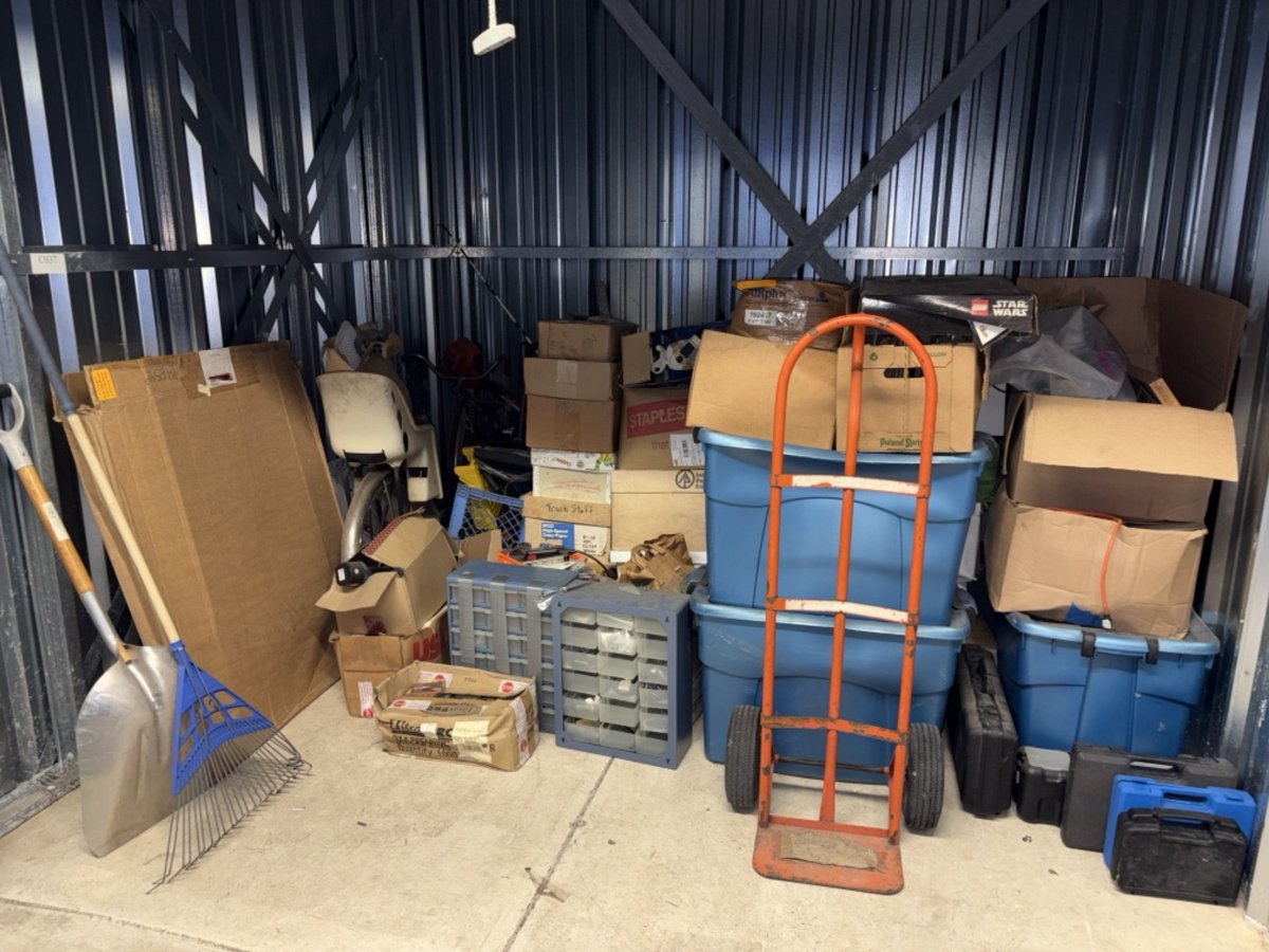 10 x 10 storage unit in Staten Island, NY