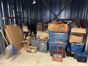 10 x 10 storage unit in Staten Island, NY