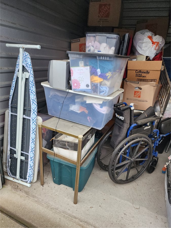 10 x 10 storage unit in Pleasant Hill, IA