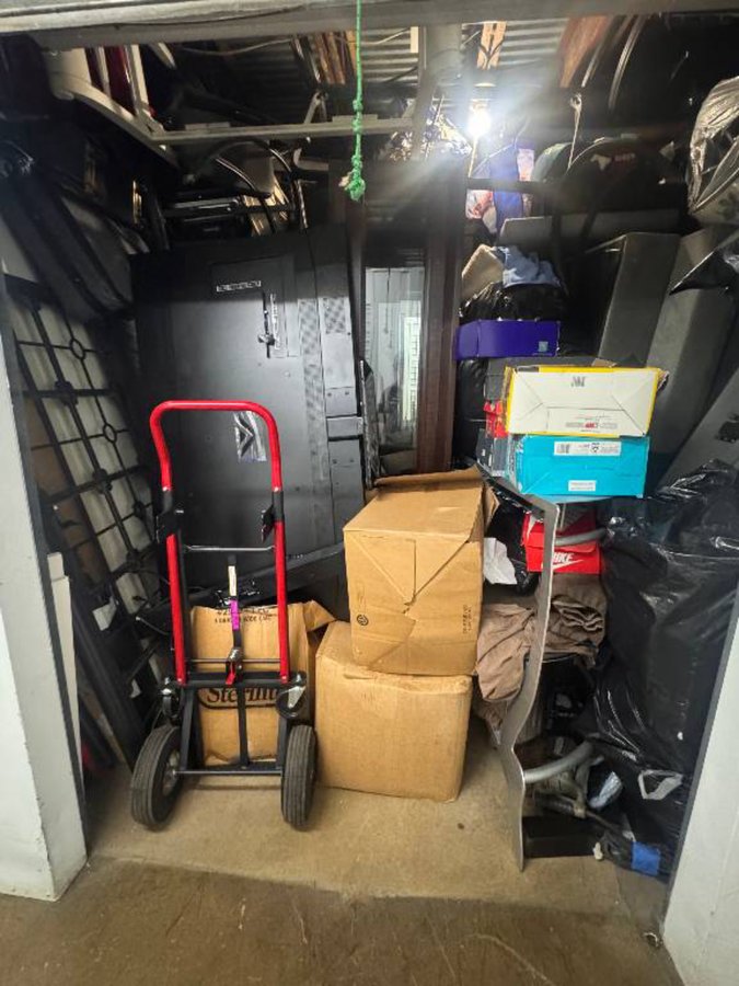 10 x 14 storage unit in Rockville, MD