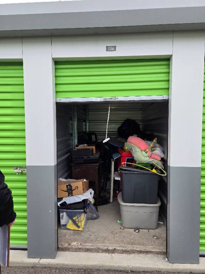5 x 10 storage unit in Troy, MI