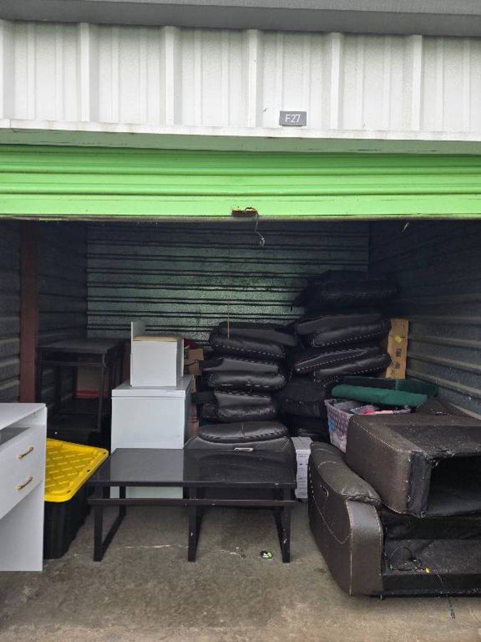10 x 10 storage unit in Troy, MI