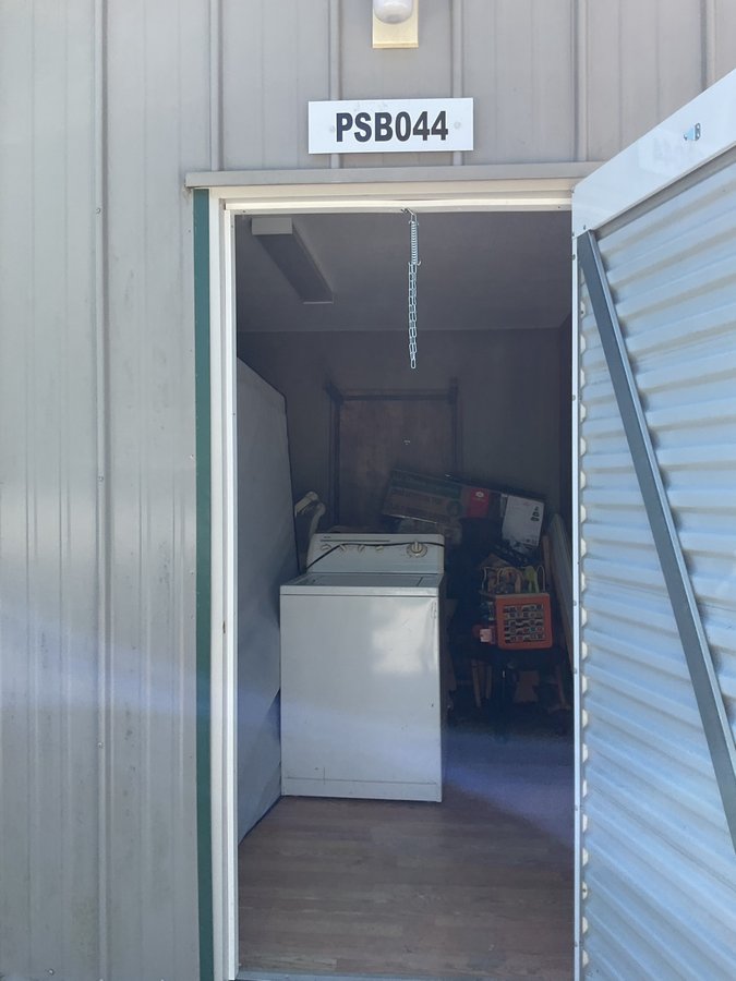 11 x 10 storage unit in Birdseye, IN