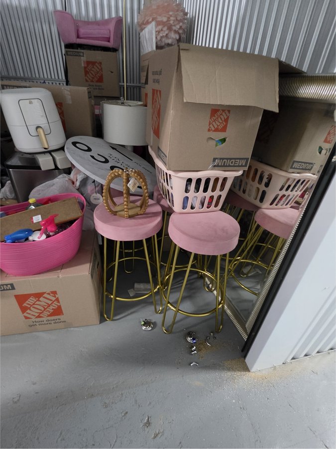 10 x 10 storage unit in Louisville, KY