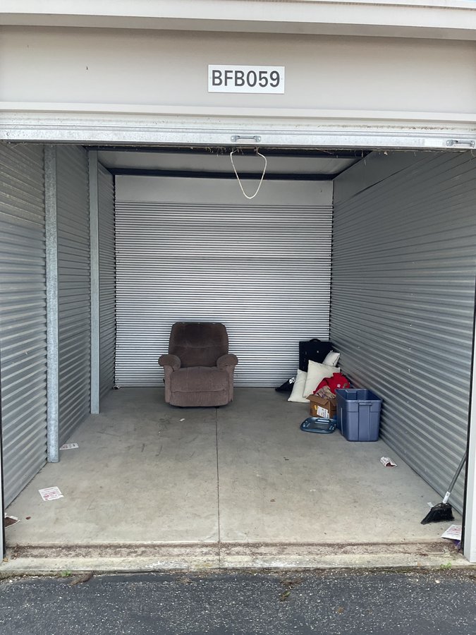 9 x 15 storage unit in Jasper, IN