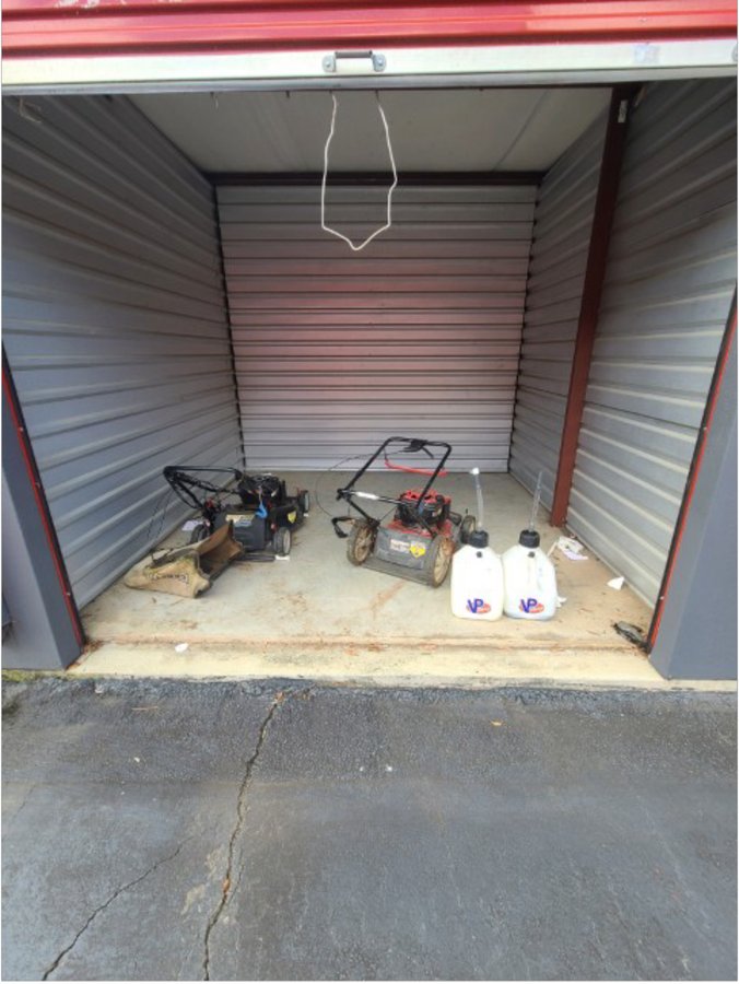 10 x 10 storage unit in Suwanee, GA