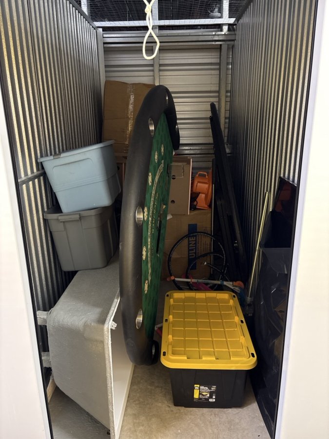5 x 11 storage unit in Staten Island, NY