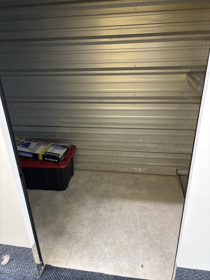 10 x 5 storage unit in Staten Island, NY