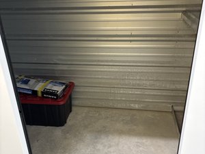 10 x 5 storage unit in Staten Island, NY