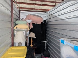 5 x 10 storage unit in Carol Stream, IL