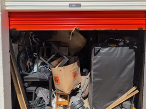 10 x 10 storage unit in Carol Stream, IL