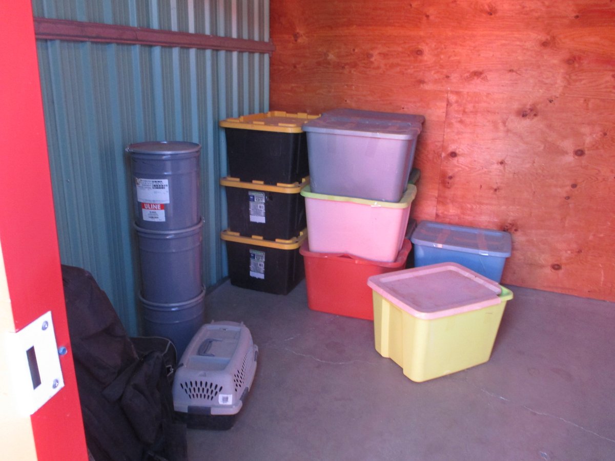 10 x 10 storage unit in Tucson, AZ