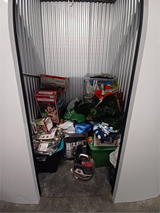 5 x 5 storage unit in Sacramento, CA