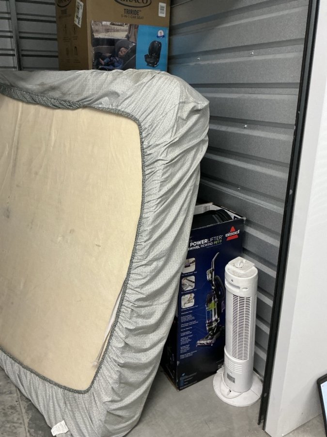 10 x 10 storage unit in Las Vegas, NV