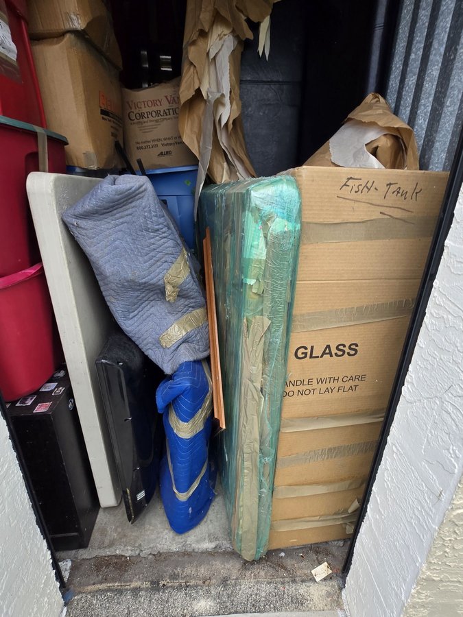 5 x 10 storage unit in Hollywood, FL