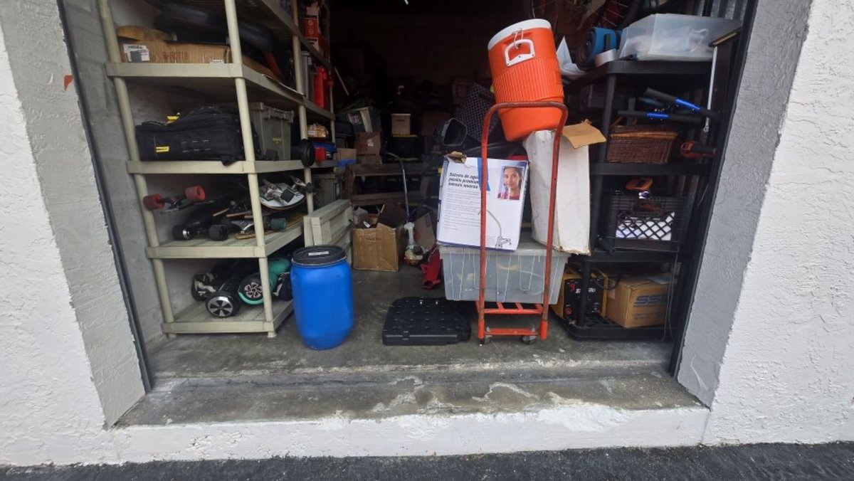 10 x 20 storage unit in Hollywood, FL