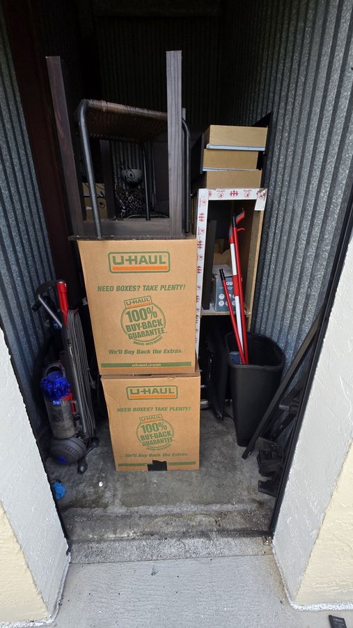 5 x 10 storage unit in Hollywood, FL