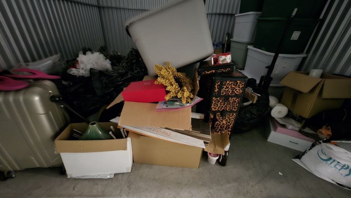 10 x 10 storage unit in Hollywood, FL
