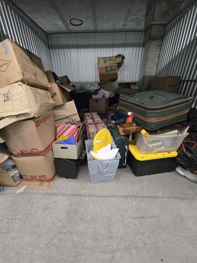 10 x 10 storage unit in Hollywood, FL