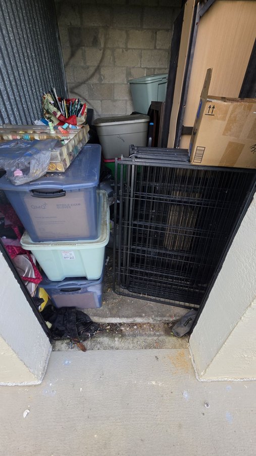 5 x 10 storage unit in Hollywood, FL