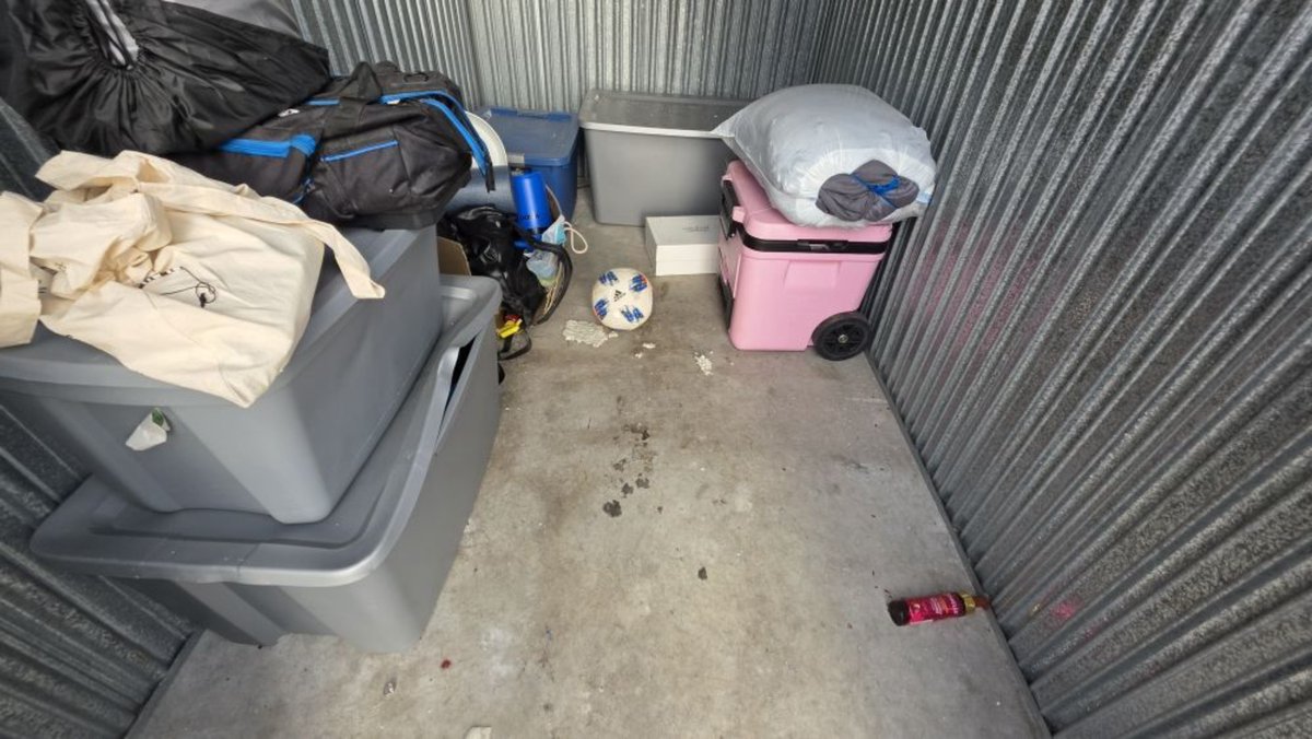 5 x 10 storage unit in Hollywood, FL