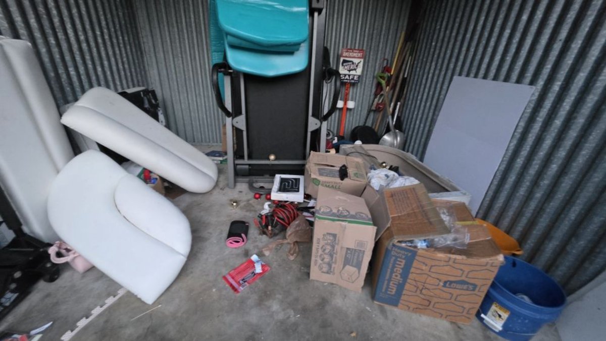 10 x 10 storage unit in Hollywood, FL