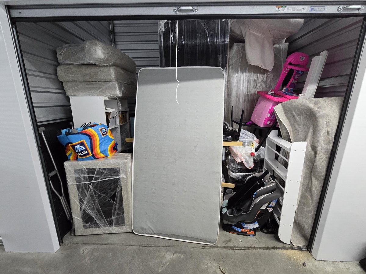 10 x 7 storage unit in Roswell, GA