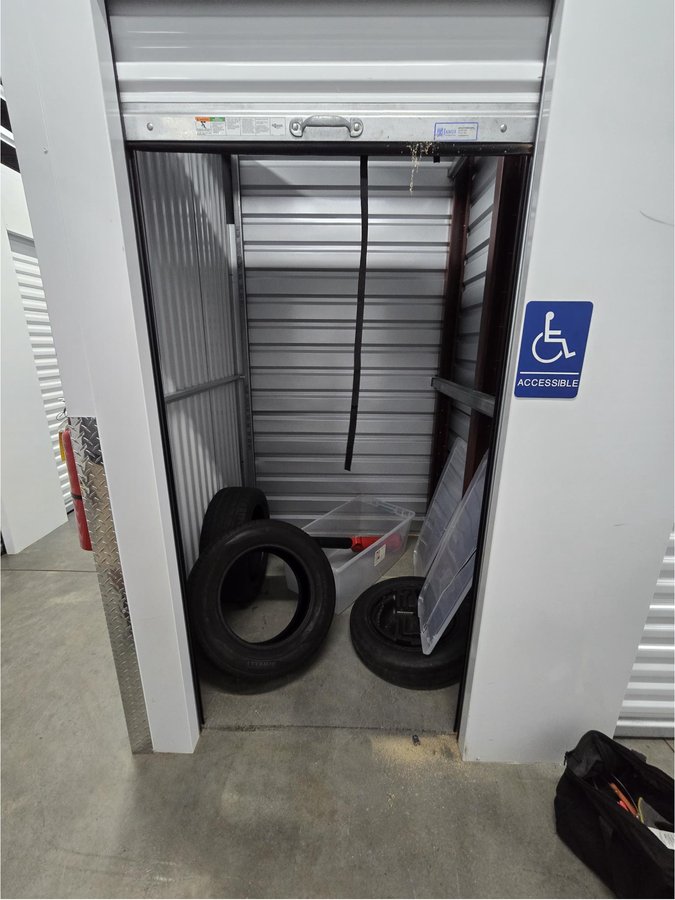 5 x 5 storage unit in Roswell, GA