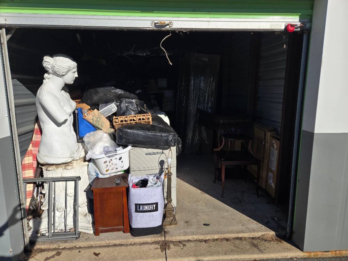 10 x 30 storage unit in North Aurora, IL