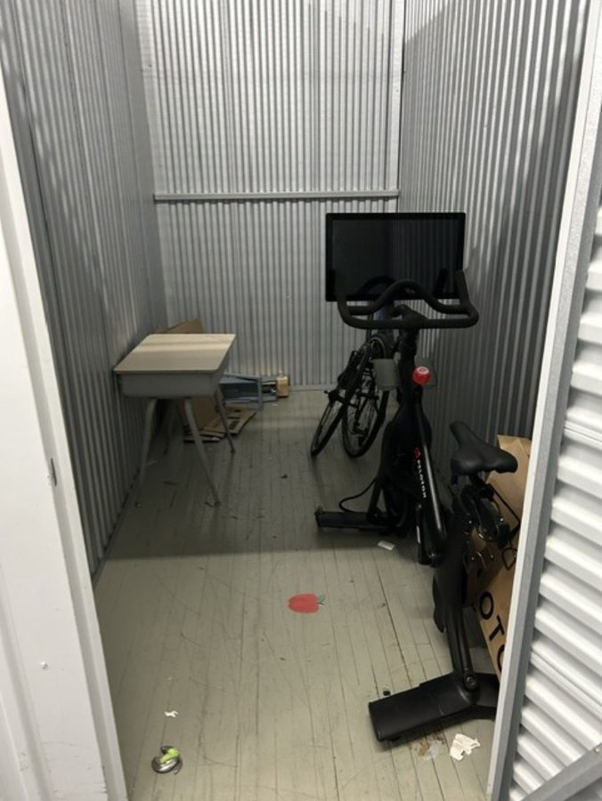 5 x 10 storage unit in North Bergen, NJ