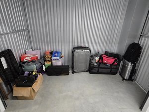 10 x 5 storage unit in Coral Springs, FL