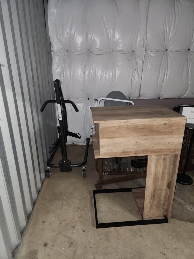 10 x 10 storage unit in Cleveland, OH