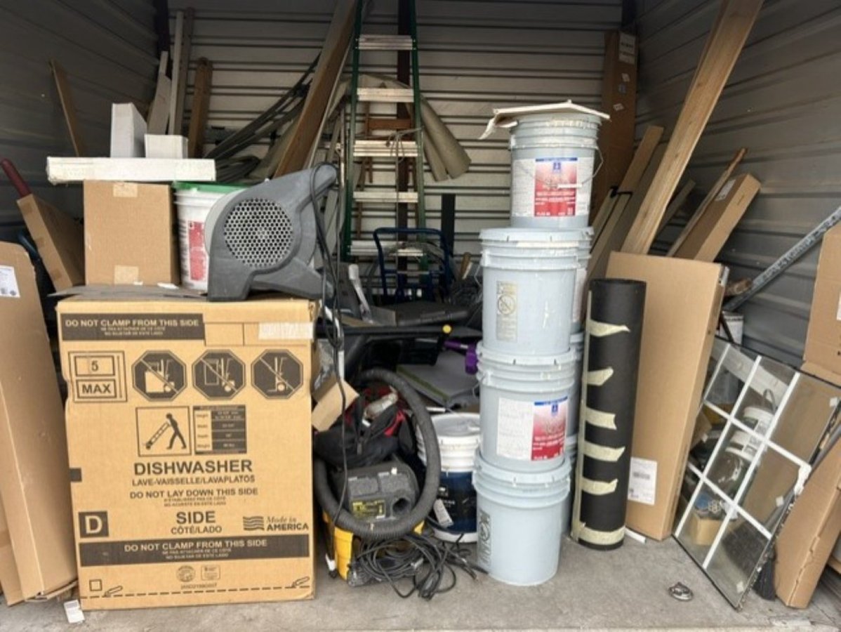 10 x 10 storage unit in Aurora, CO