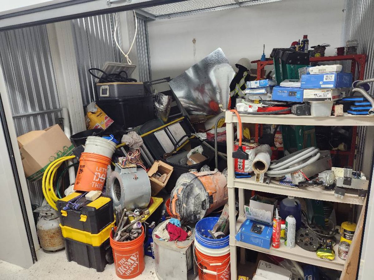 10 x 10 storage unit in Glenview, IL