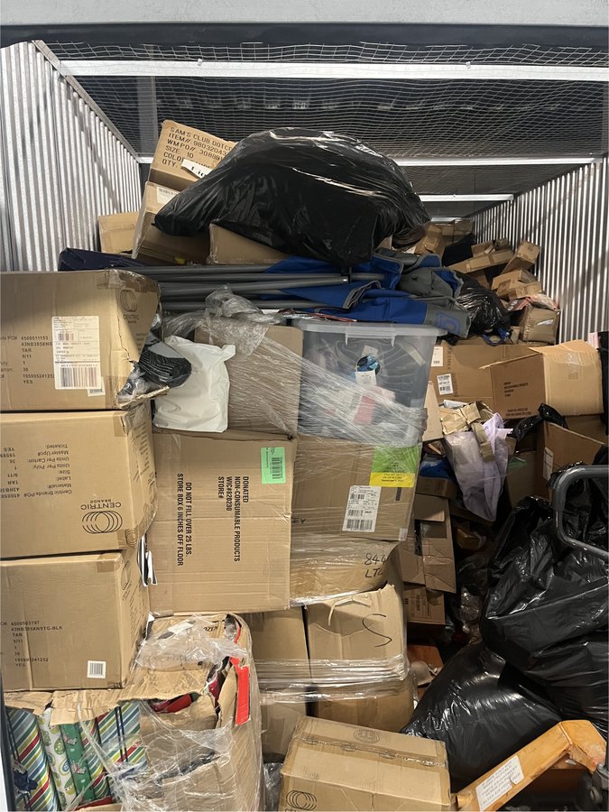 10 x 20 storage unit in Los Angeles, CA