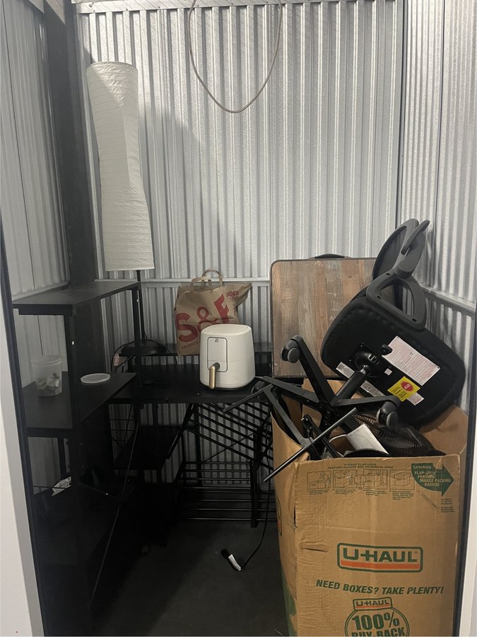5 x 5 storage unit in Los Angeles, CA